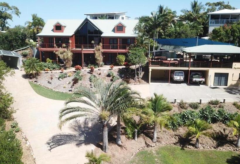 Escape 1770 Motel No Kids No Smoking No Partying