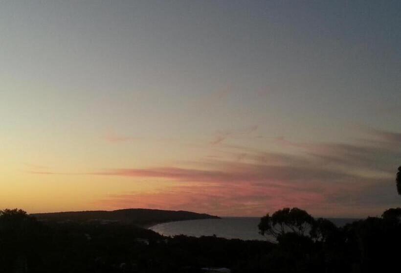 Escape 1770 Motel No Kids No Smoking No Partying