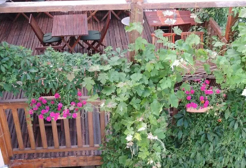 Hotelli Auberge Saint Fleuret