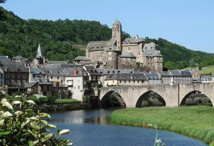 Hotelli Auberge Saint Fleuret