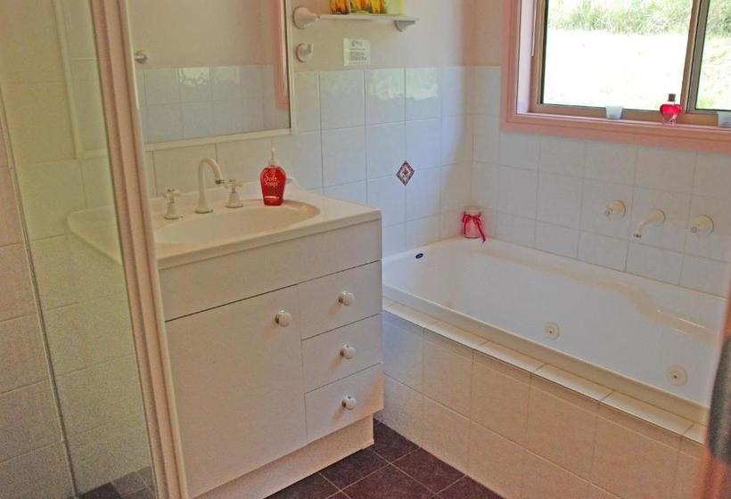 Отель Peacehaven Country Cottages