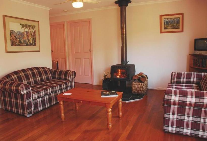 Отель Peacehaven Country Cottages