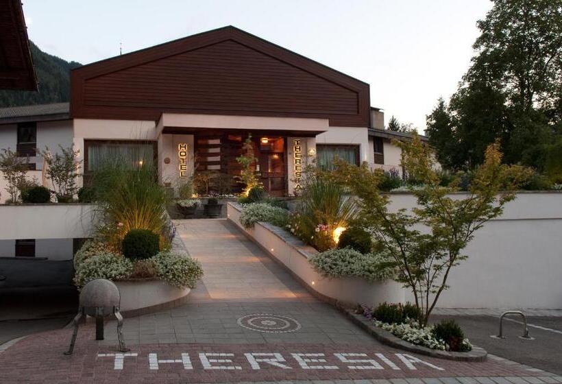 Отель Theresia