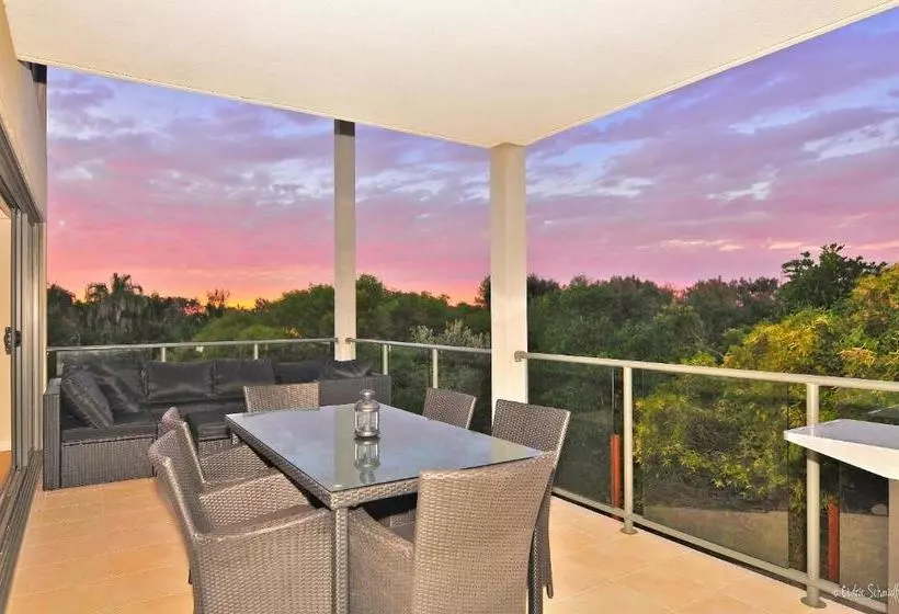 Loka Santi 10   Beachfront Unit