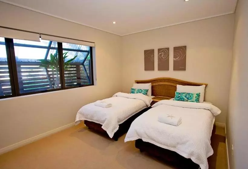 Loka Santi 10   Beachfront Unit