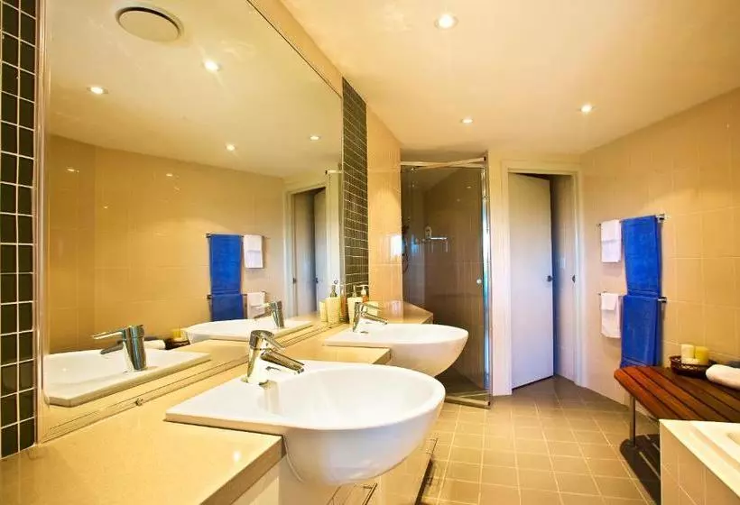 Loka Santi 10   Beachfront Unit