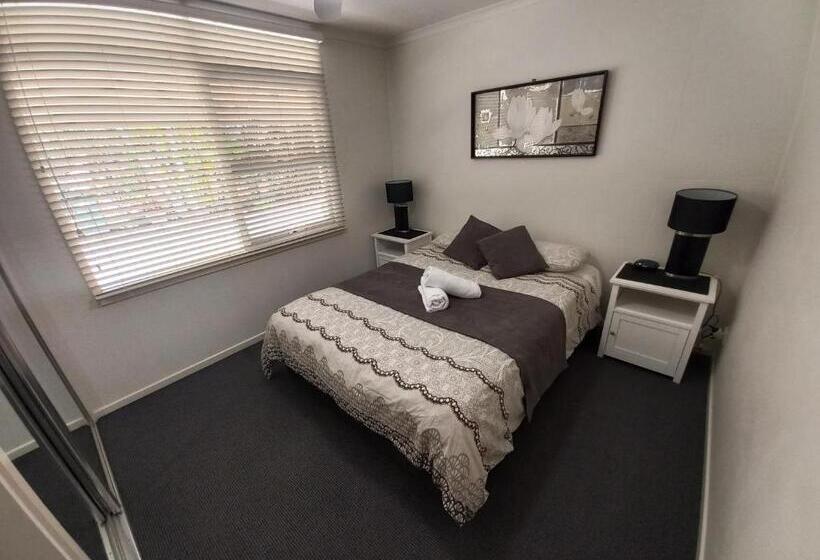 Oceana Holiday Units