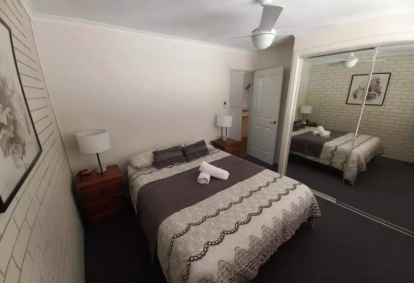 Oceana Holiday Units