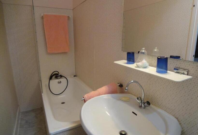 بنسيون Maison D Hôtes   Villa Les Pins   Lempaut