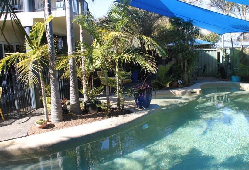 Пансион Salamander Beach Accommodation Adults Only