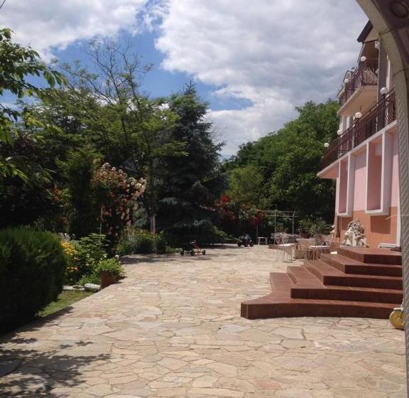 پانسیون Secret Garden House