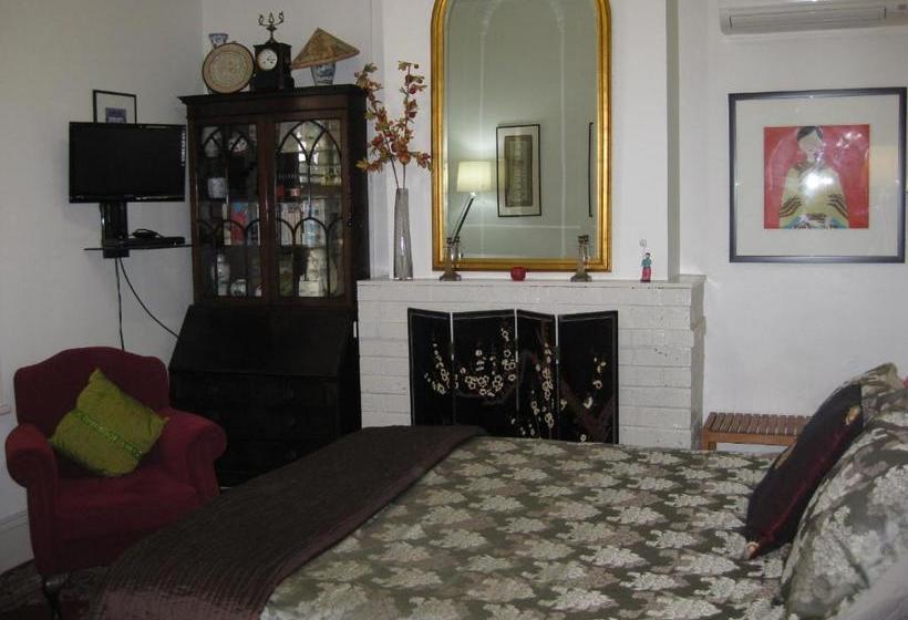 پانسیون Three Chimneys Bed And Breakfast Boutique Guest House