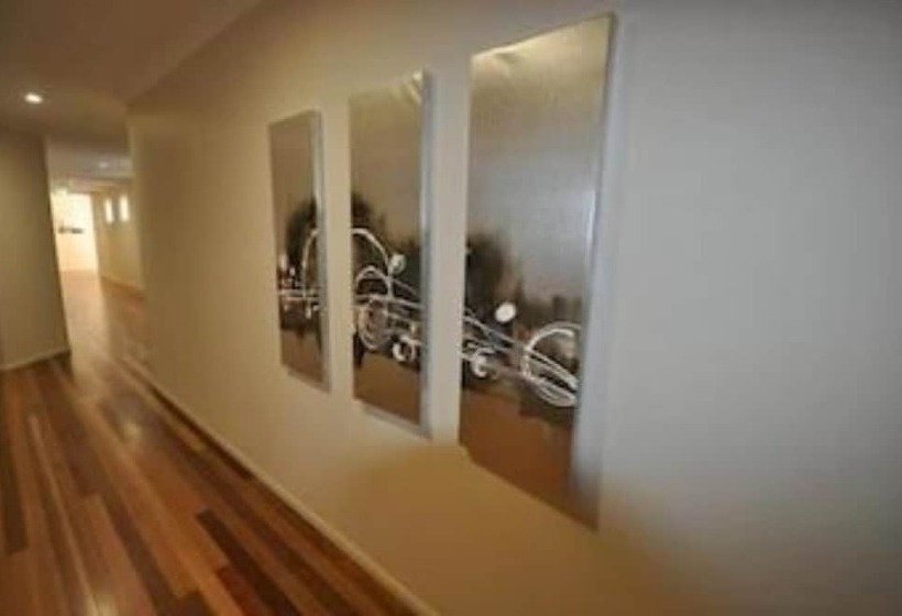 The Australian Hotel Motel