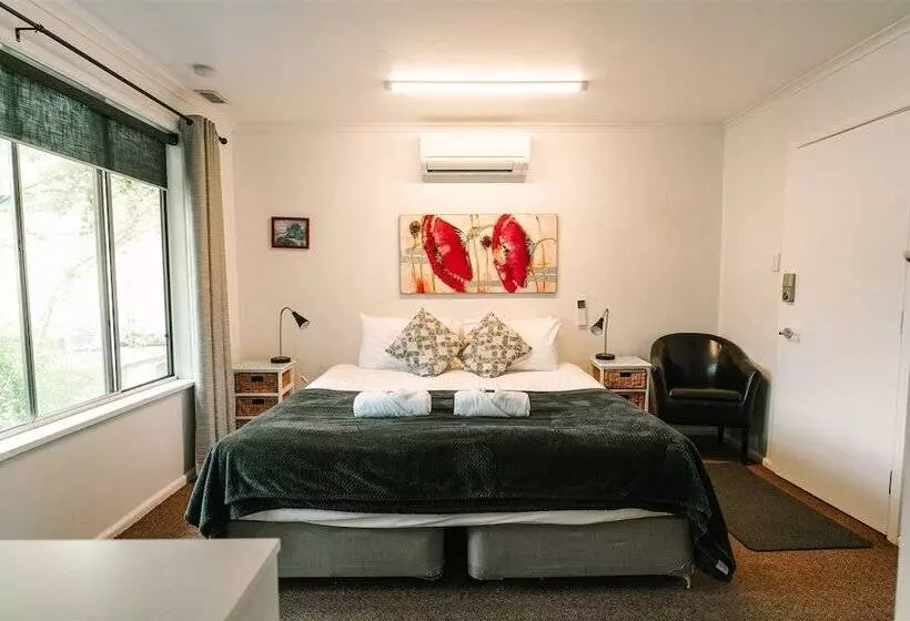 Alpine Riverside Cottages