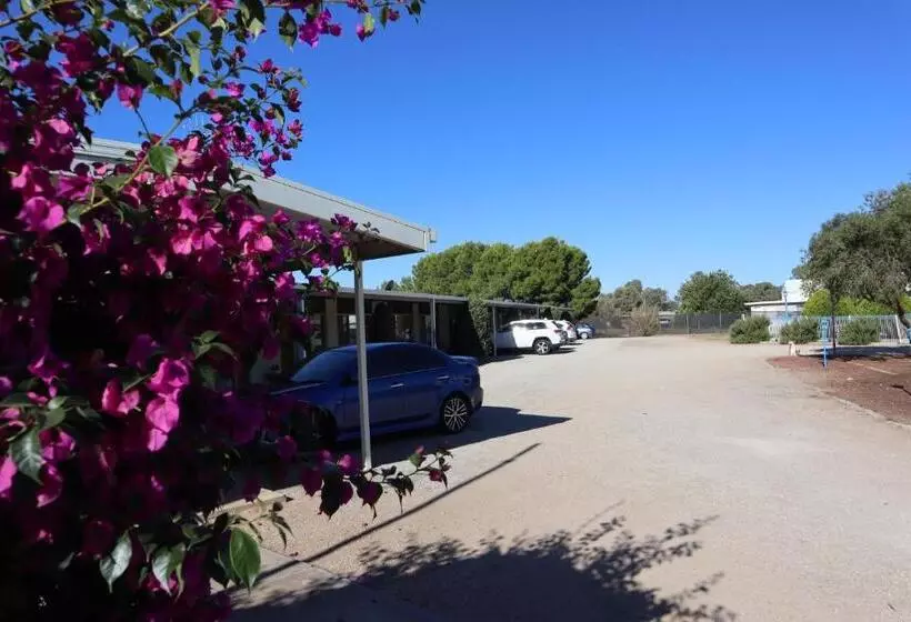 Capri Motel