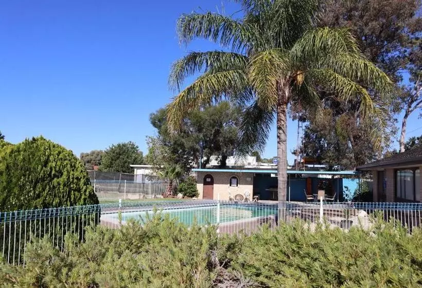 Capri Motel
