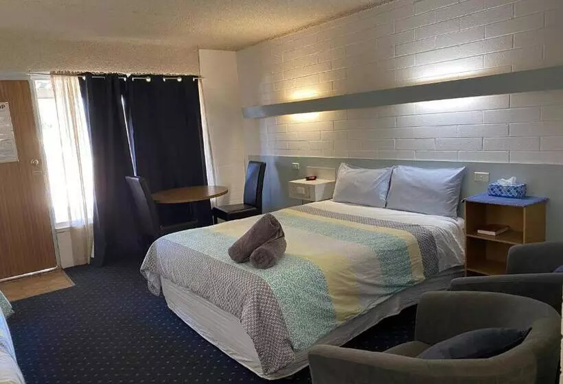 Capri Motel