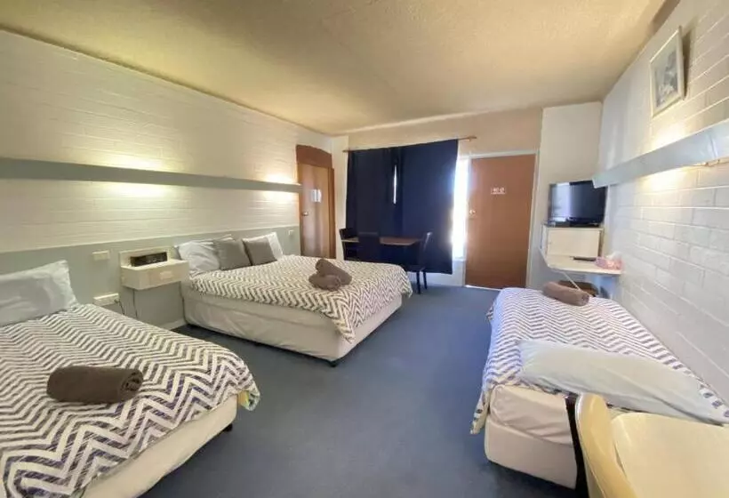 Capri Motel