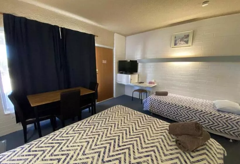 Capri Motel