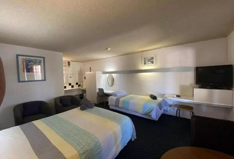 Capri Motel