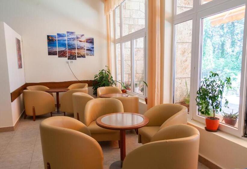 בית מלון כפרי Adis Holiday Inn