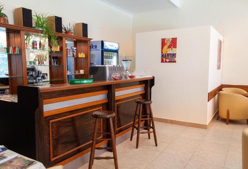 בית מלון כפרי Adis Holiday Inn