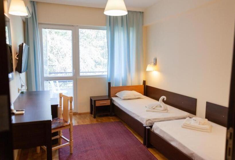 בית מלון כפרי Adis Holiday Inn