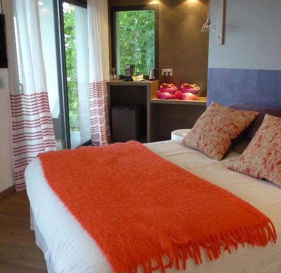 펜션 Le Clos Du Lac   Location De Chambres