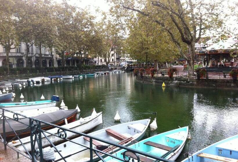 펜션 Le Clos Du Lac   Location De Chambres