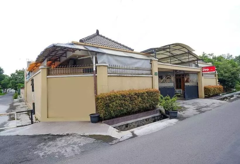 هتل Oyo 2737 D Kost