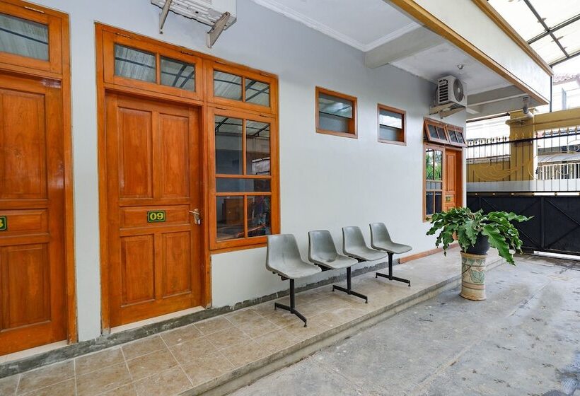 Szálloda Oyo 2737 D Kost