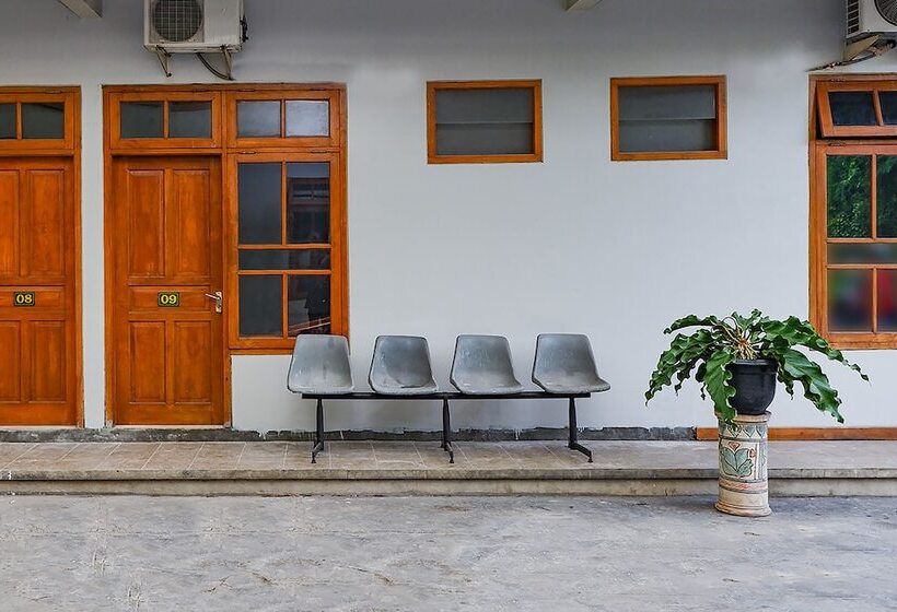 Szálloda Oyo 2737 D Kost