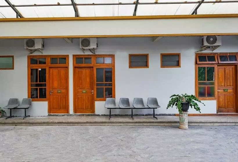 هتل Oyo 2737 D Kost