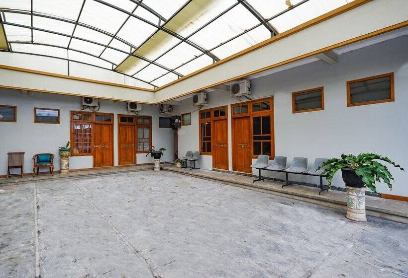 Szálloda Oyo 2737 D Kost