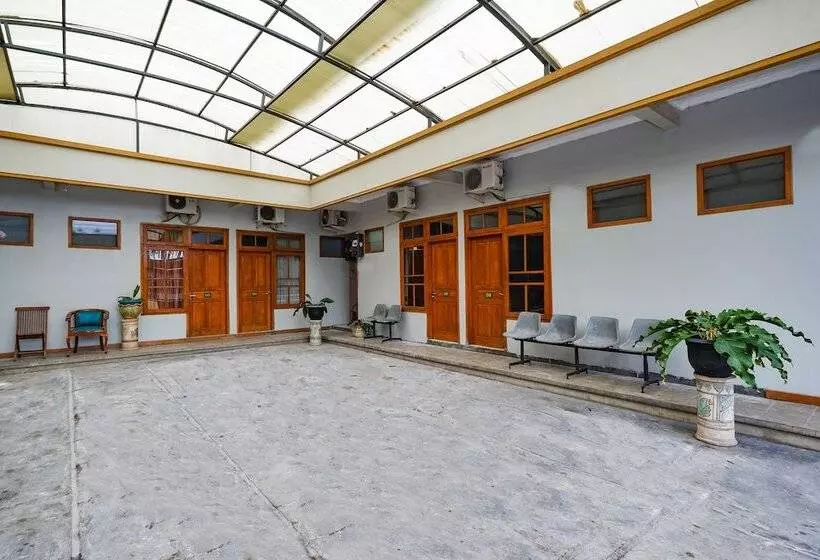 هتل Oyo 2737 D Kost