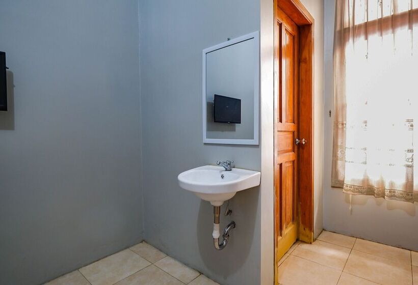 Szálloda Oyo 2737 D Kost