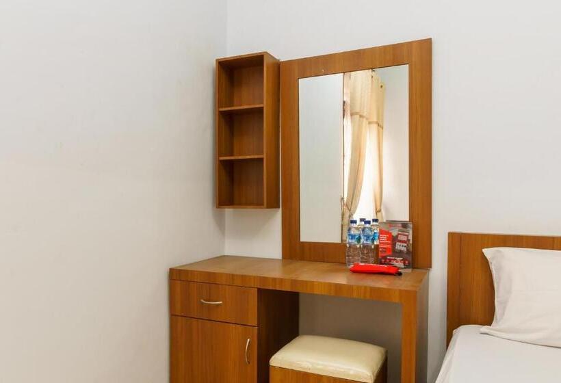 פנסיון Reddoorz Syariah@jalan Dr Mansyur Medan