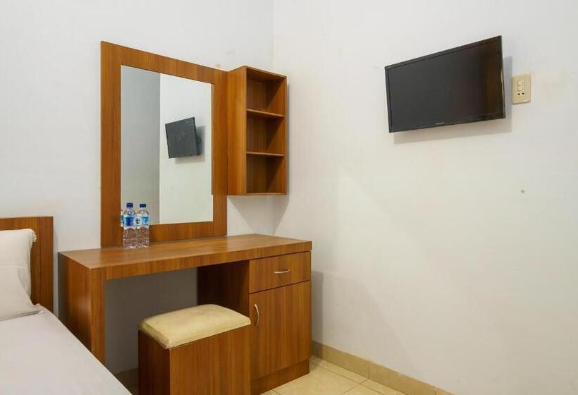 פנסיון Reddoorz Syariah@jalan Dr Mansyur Medan