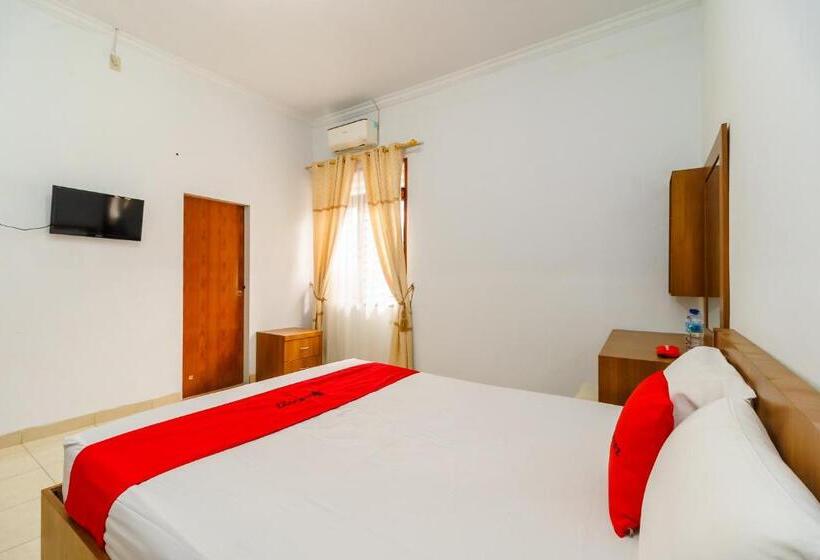 פנסיון Reddoorz Syariah@jalan Dr Mansyur Medan