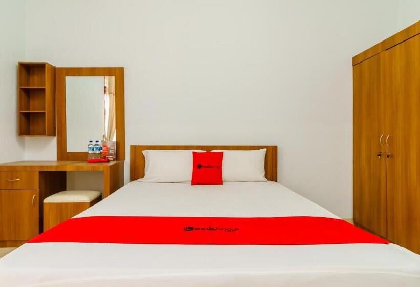 פנסיון Reddoorz Syariah@jalan Dr Mansyur Medan