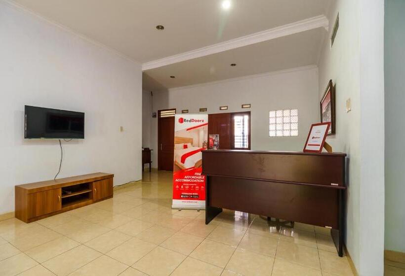 פנסיון Reddoorz Syariah@jalan Dr Mansyur Medan