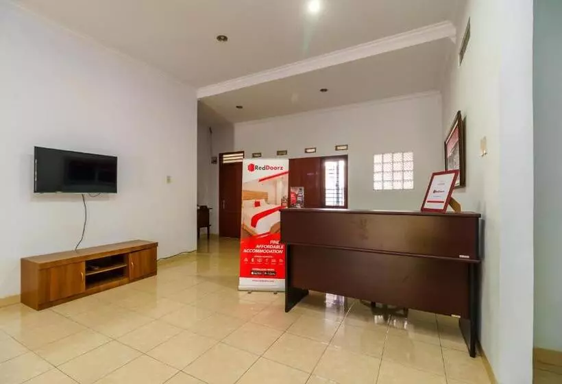 ペンション Reddoorz Syariah@jalan Dr Mansyur Medan