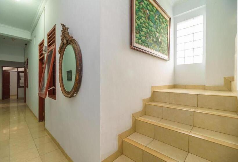 פנסיון Reddoorz Syariah@jalan Dr Mansyur Medan