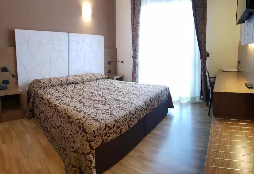 호텔 Albergo Ristorante Delfino