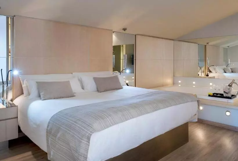 Hotel Cram