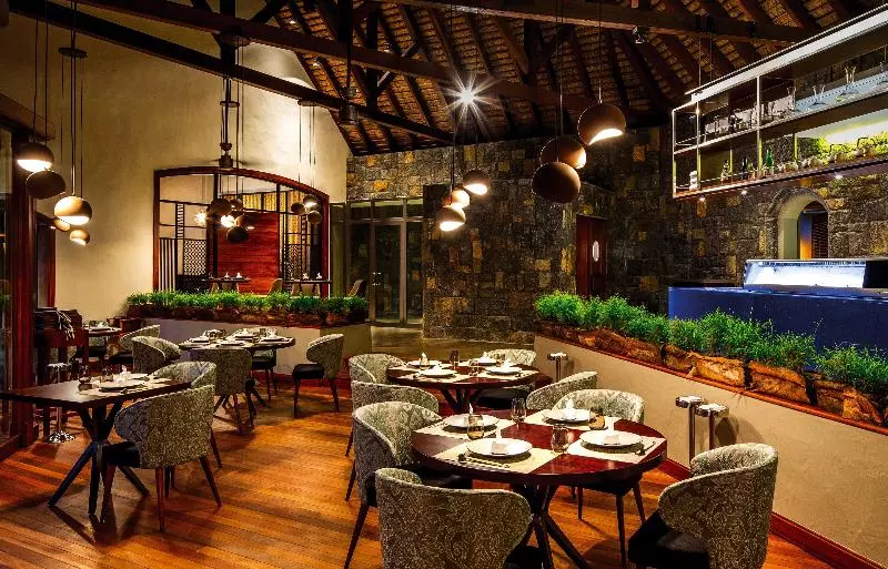 هتل Dinarobin Beachcomber Golf Resort & Spa