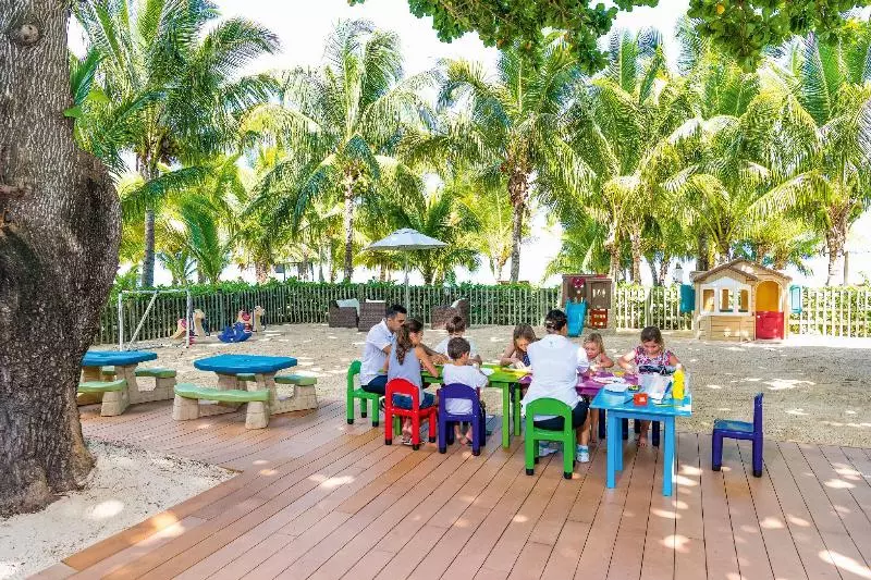 هتل Dinarobin Beachcomber Golf Resort & Spa