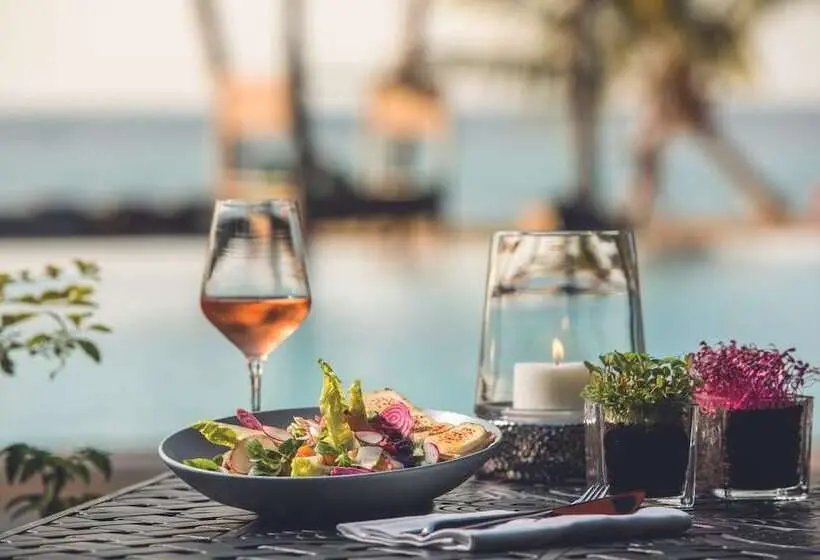 هتل Dinarobin Beachcomber Golf Resort & Spa