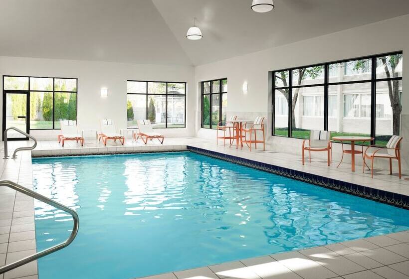 Holiday Inn Hotel & Suites Boston Peabody By Ihg