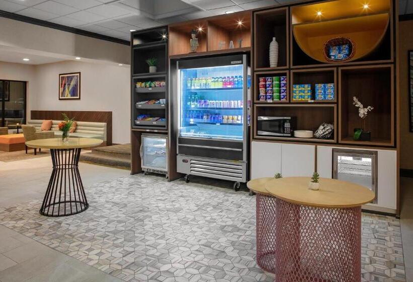 Holiday Inn Hotel & Suites Boston Peabody By Ihg